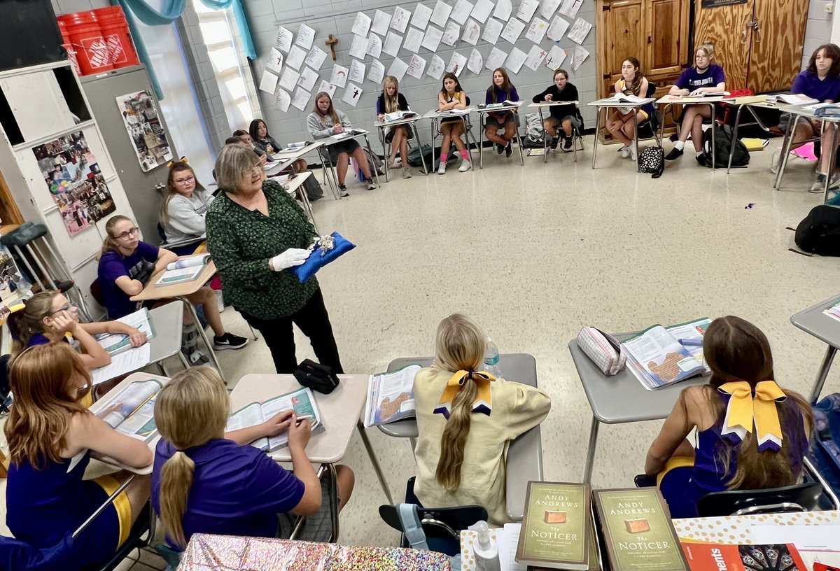 VburgCatholic's tweet photo. Each year, from March through December, Silver Roses are stewarded by @KofC councils along routes from Canada to Mexico.
Recently, the Silver Rose journeyed to #VIcksburgCatholicSchool and our students were able to learn about it and view it during #Theology and #ReligionClass. https://t.co/RwpUpZD7DJ