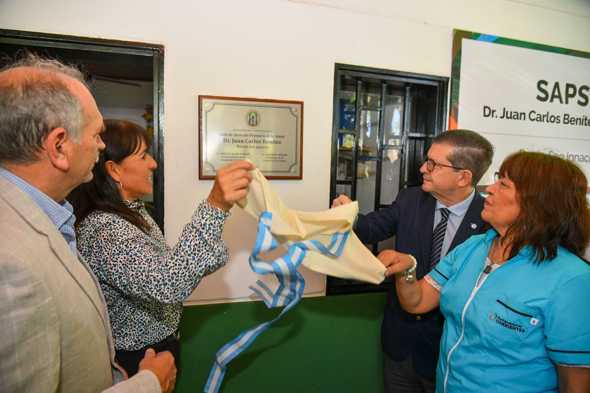 PedroBraillardP's tweet photo. El Dr. Juan Carlos Benítez dio gran servicio a su comunidad. Por eso la SAPS de barrio San Ignacio lleva su nombre, homenaje decidido por @municorrientes. Fue un honor inaugurarla hoy junto a su personal, vecinos, el viceintendente @lanari_emilio y el secretario @RafaelcoronaMCC. https://t.co/mjaMvY8uu4