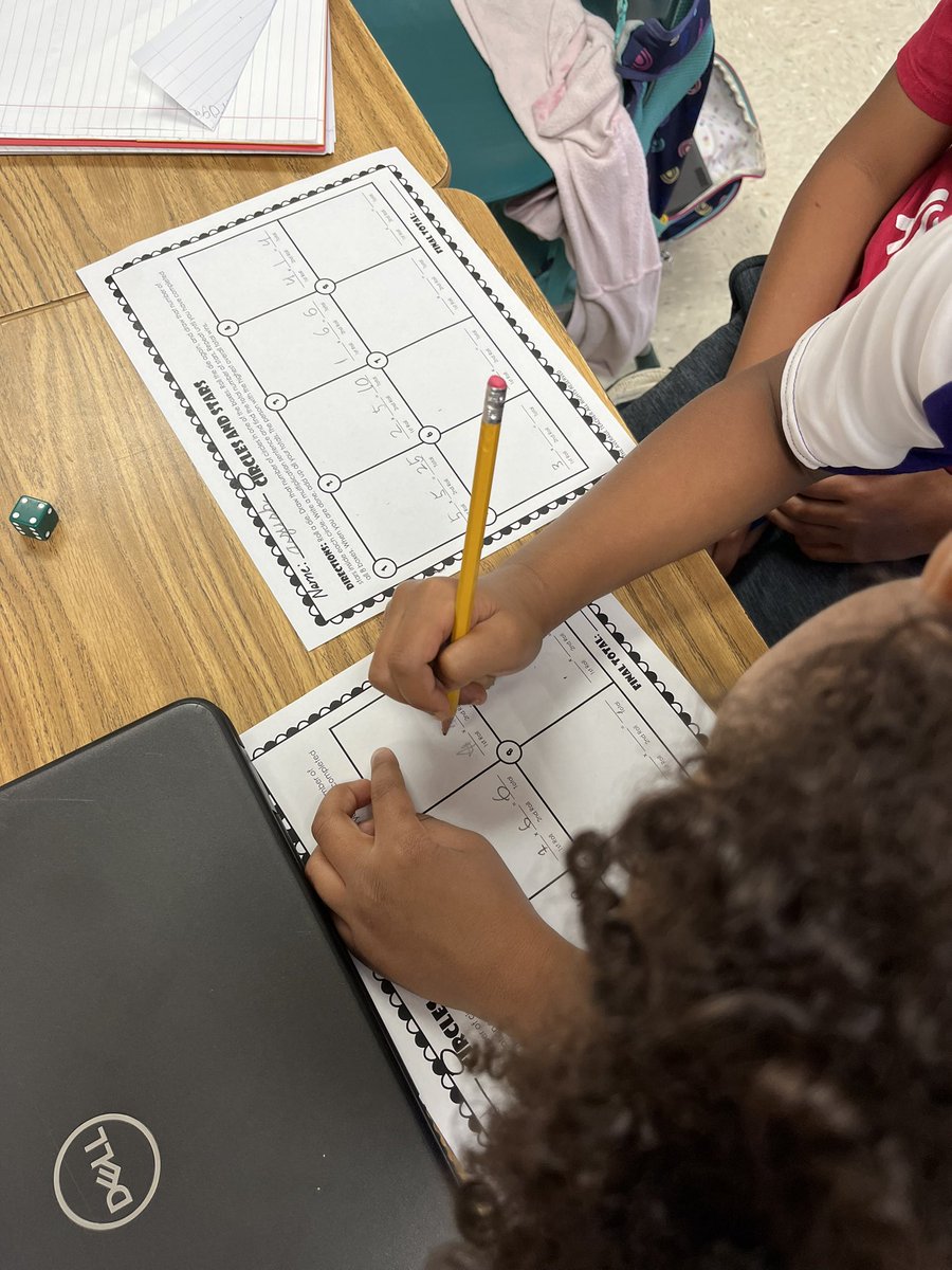 MrsNicholsonGBW's tweet photo. Circles and Stars! Great way to learn equal groups! #multiplication #GBWpride https://t.co/jnFsgBEoAa