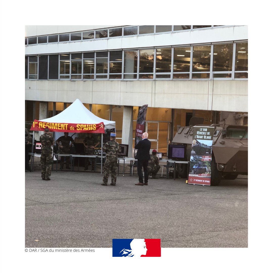 SGArmees's tweet photo. 🤝Le @Armees_Gouv et les entreprises de la région @auvergnerhalpes se rencontrent autour de l’#innovation. Le #ForumIDEE a rassemblé 200 acteurs économiques afin de renforcer la connaissance mutuelle entre l’écosystème local et les armées pour valoriser l’impact du ministère. https://t.co/42r0lEbdNT