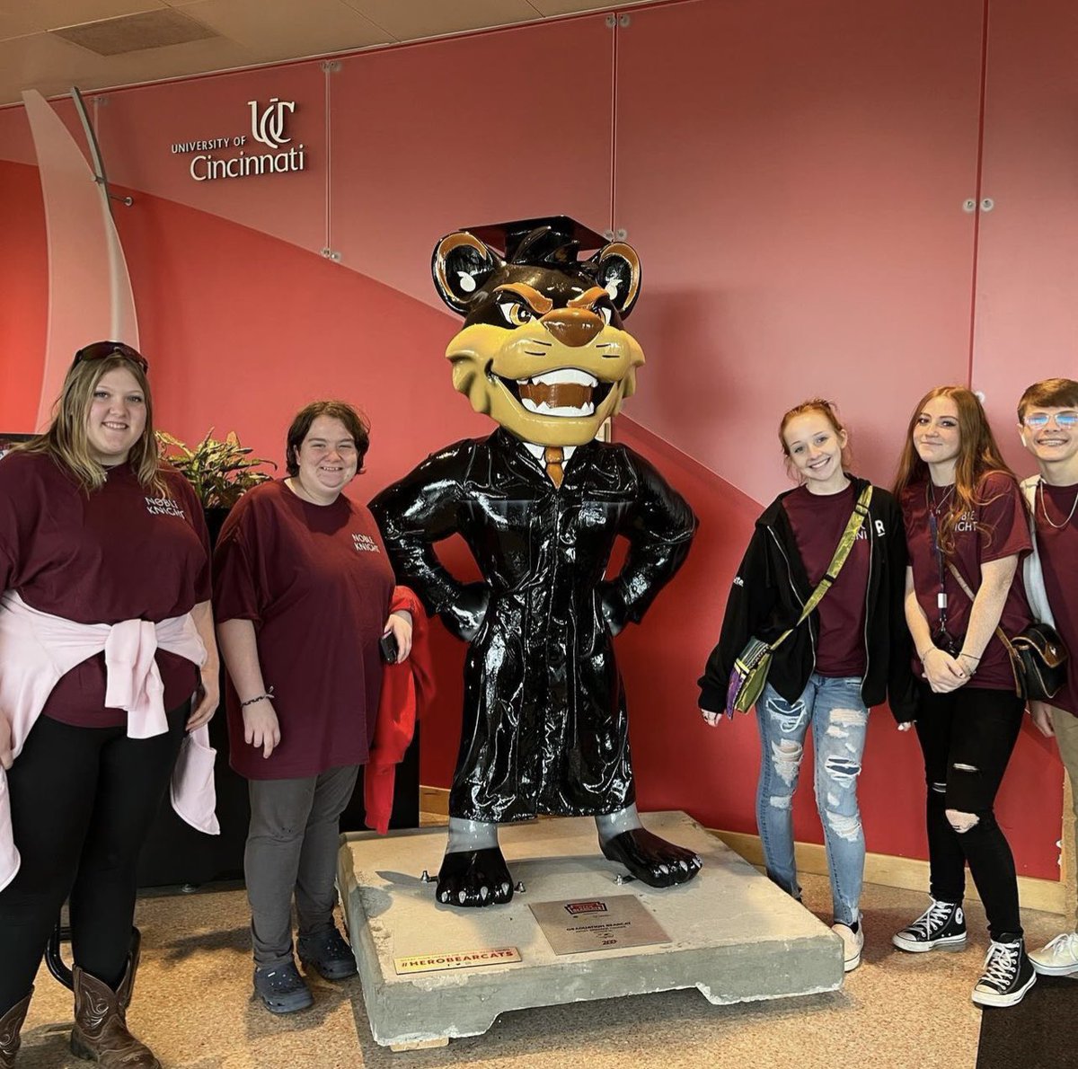 SDHSJAG's tweet photo. Thank you @uofcincy for having the entire JAG students tour on your campus!! Students learned about the different activities there and what they offer on the campus! 🐾❤️ #JAG #SDHS #UniveristyofCincinnati https://t.co/Bx2RyrekLI