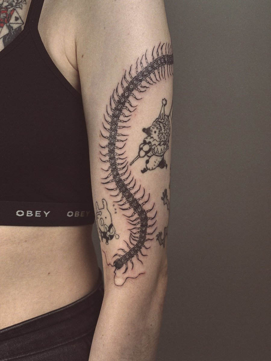 kiuhopper's tweet photo. Spooky seasons means creepy crawlers 🎃 custom centipede design for Emily. 
Big brain move: we left some space with the other designs for exactly this moment😂✨ https://t.co/JWIqeOoi5J