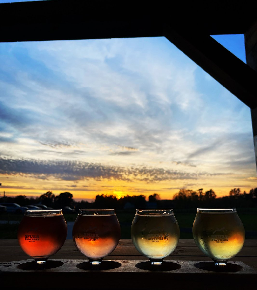 MaeganPN's tweet photo. Gorgeous evening sipping cider at #spurrbrothers farm in the Annapolis Valley #NovaScotia 🍎 https://t.co/IyLc5v058N