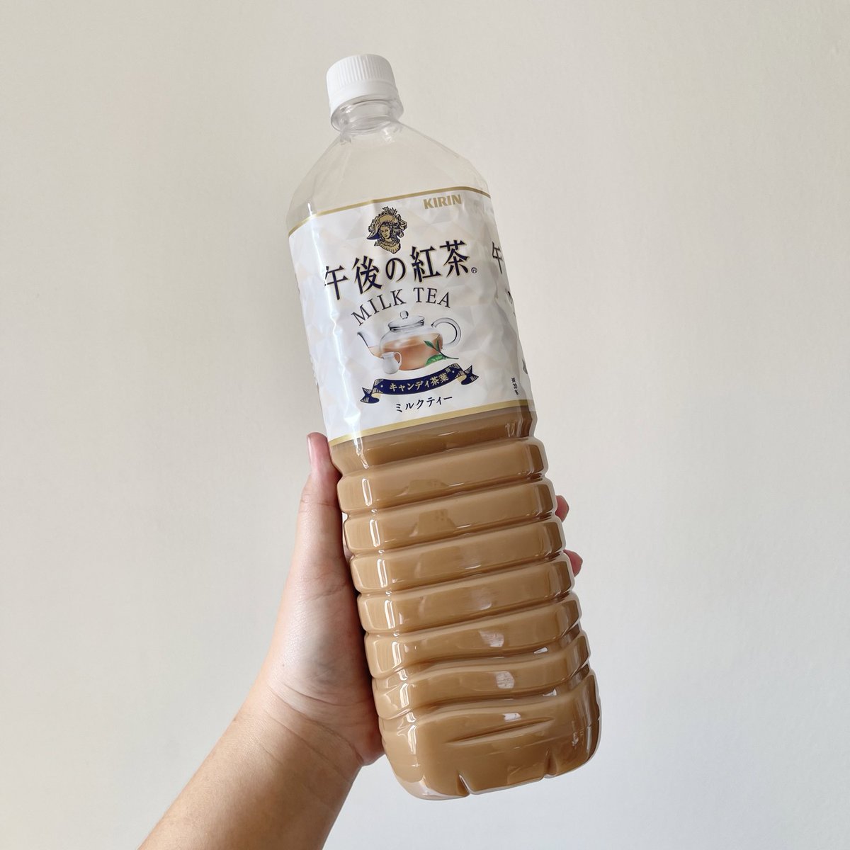 sfkkfs_'s tweet photo. ชานมยี่ห้อนี้อร่อยจริง อร่อยมากๆ หวานน้อย เข้มข้น โคตรหอม เปลี่ยนจากดื่มน้ำเปล่าวันละลิตร มากินชานมวัน���ิตรได้ไหม 55555555 https://t.co/2qqoCpAAmx