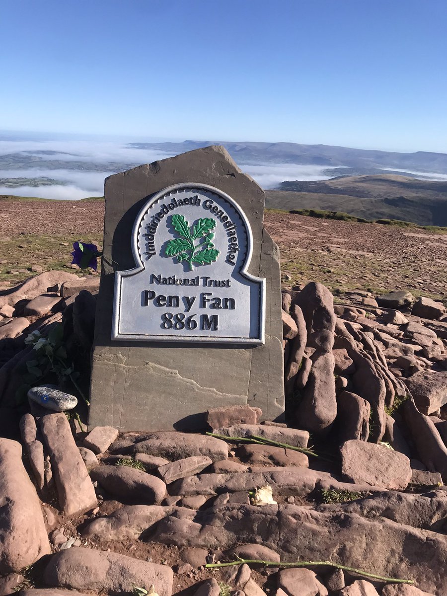 Today was a different type of challenge. Teamwork and leadership used to get to the top! 
🏔
Roedd heddiw yn fath gwahanol o her. Roedd gwaith tîm ac arweinyddiaeth yn arfer cyrraedd y brig!

#teamwork #leadership #perseverance #fitness #target #penyfan #breconbeacons