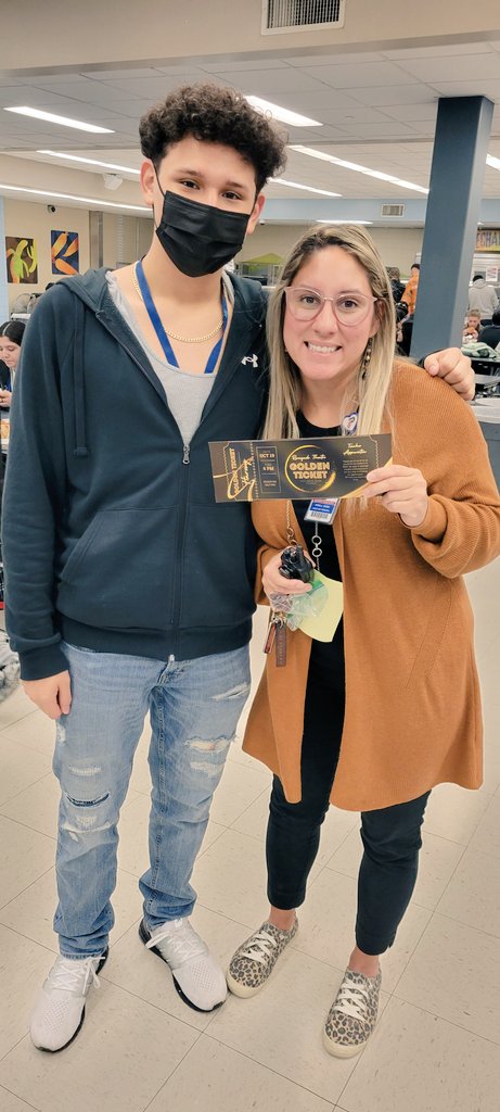 Thank you, Davian, for my golden ticket! I'm excited to see y'all perform in Harvey! <a href="/rayburntheatre/">Rayburn Renegade Theatre 🎭</a> <a href="/SamRayburn_HS/">Sam Rayburn High School</a> 🎥 🎭