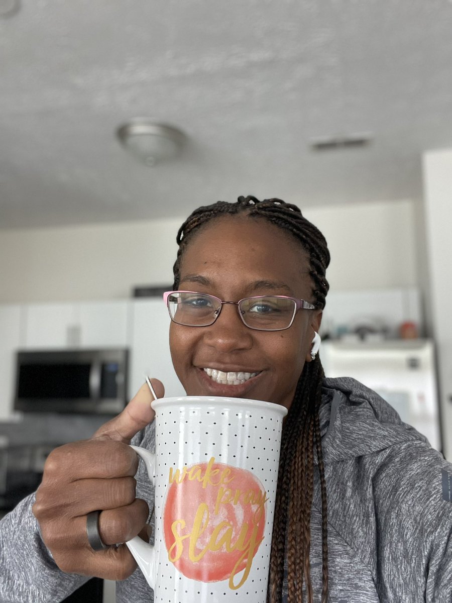 Catchin24's tweet photo. Needed a pick me up… @TeasMeIndy with the clutch #EarlGreyCream #WAKEPRAYSLAY
#FAVEMUG
🥰👊🏾 https://t.co/wZC9vsZeaY