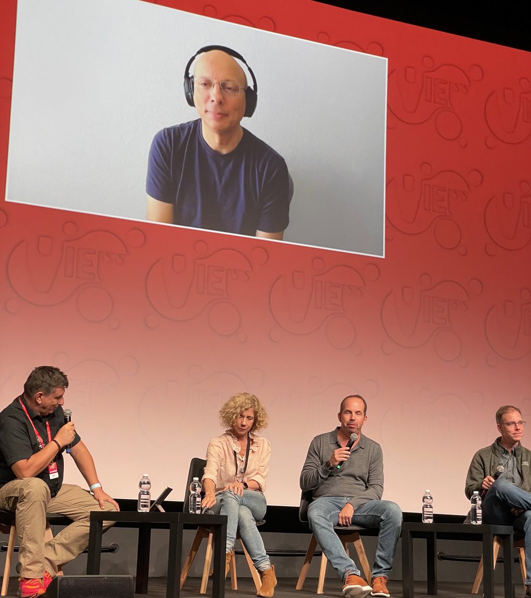 Ele_landia's tweet photo. We are building a world 🌍! #Metaverso is here and we talking about that and open source projects with @mpetit #SteveMay @GuidoQuaroni69 @rbredow and @houseofkdr at @ViewConference !
#SoftwareEngineer #SoftwareDeveloper #academysoftwarefoundation #viewconference2022 https://t.co/jWpuRYRH3u