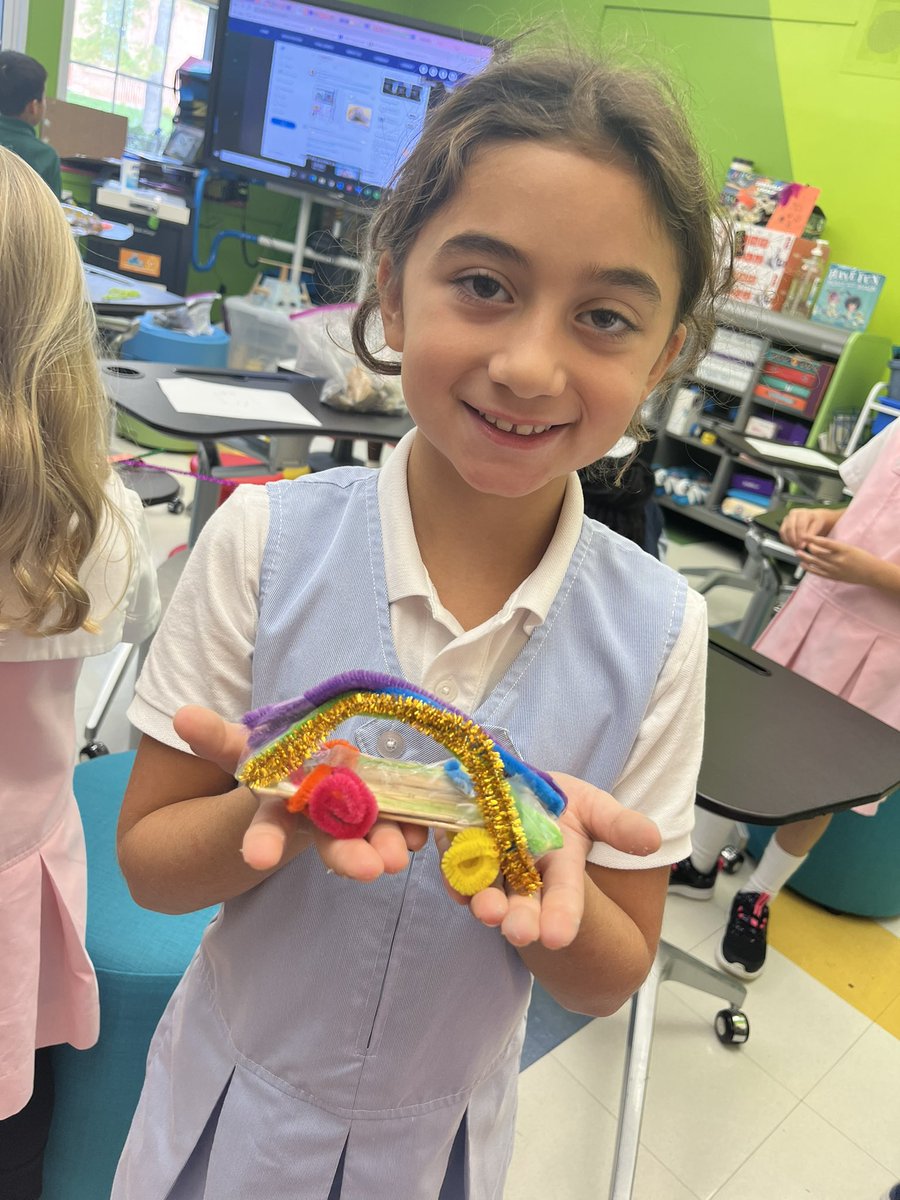 KClevering's tweet photo. Grade 2 @OakKnollSHC is working on a mini #PBL after #StoryTime with Have Fun Molly Lou Melon. We are connecting #creativity with nature #STEAM for #GlobalMakerDay https://t.co/lfnJiGRuqz