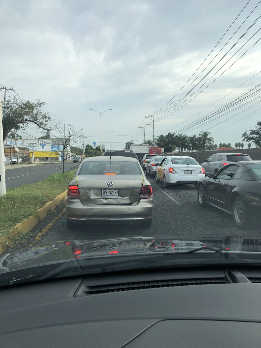 PauDieguez's tweet photo. @AgenciaAMIM Gracias, sin embargo antes la circulación era mucho mas fluida! El dia de hoy la fila cubría desde Punto Sur hasta Estacion Electrica! https://t.co/DUkrMiRnJO