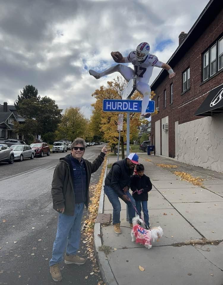 KevinBuffalo's tweet photo. Hertel Avenue is a prominent street in Buffalo. But it has undergone a spelling change.
(From friend and WIVB photog Danny Summerville) https://t.co/T4fwkBCJtM