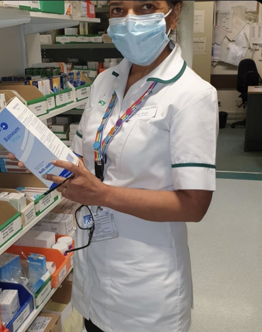 Thought we'd finish the day with 1 of our longest serving pharmacy technicians Ami. We were very sad earlier this year when she decided to retire but thank goodness she returned v soon after. Exceptional PT with over 30yrs experience.🤩👏🏻

@PTCB @Leic_hospital @APTUK1 #RxTechDay