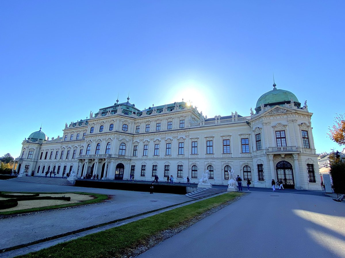 BenSostenuto's tweet photo. Good afternoon from Vienna ☕️ 🎶 🍂
More autumn views of the Belvedere palace in the 3rd district near my place. Hope everyone's week is going well! 🙂
#OldVienna #BelvederPalace #ThirdDistrict #AutumnInVienna #VPO https://t.co/WJm68NnLCg