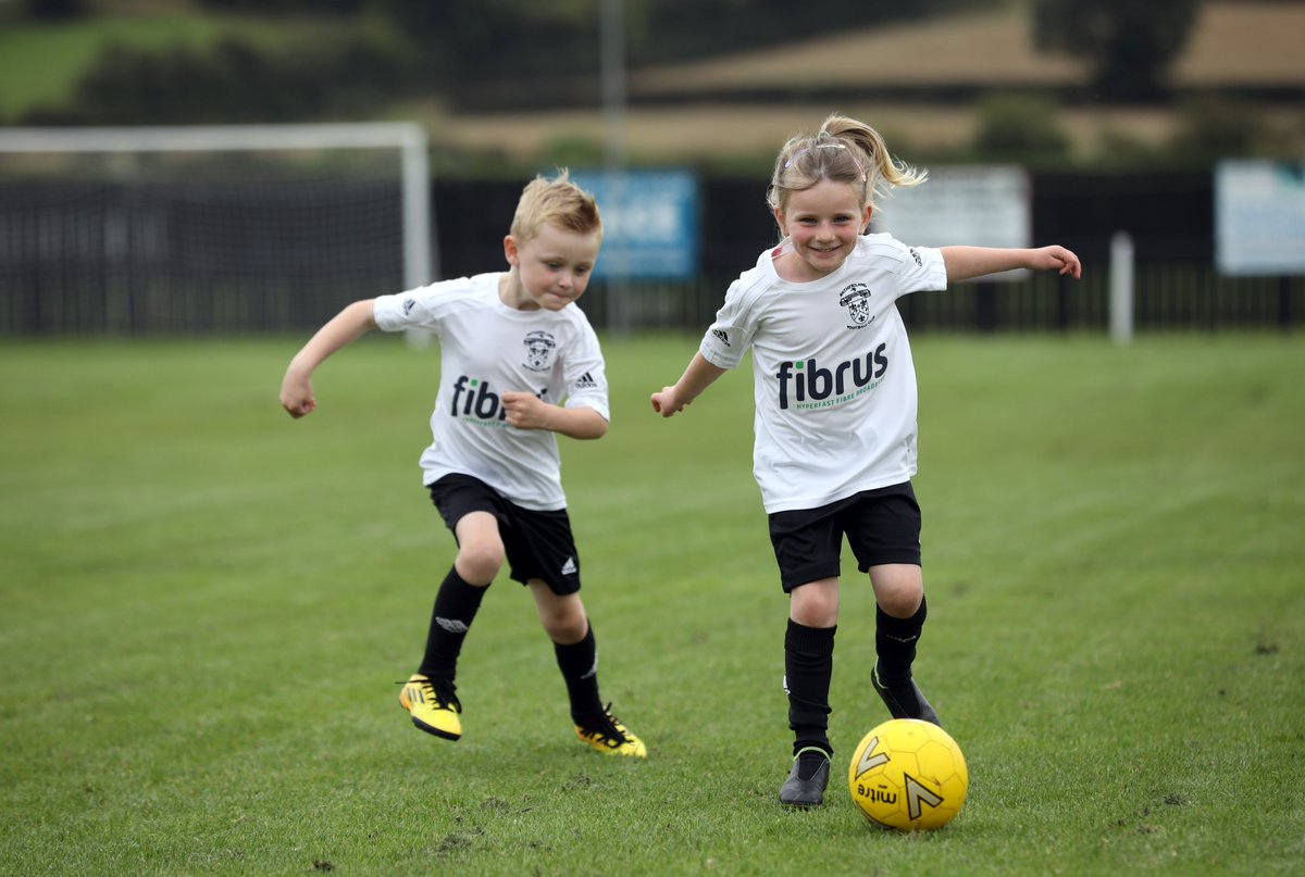 Back of the net! ⚽ Fibrus has scored a game changing sponsorship deal with Rathfriland Football Club's junior team. Learn more: fibrus.com/news/fibrus-be…