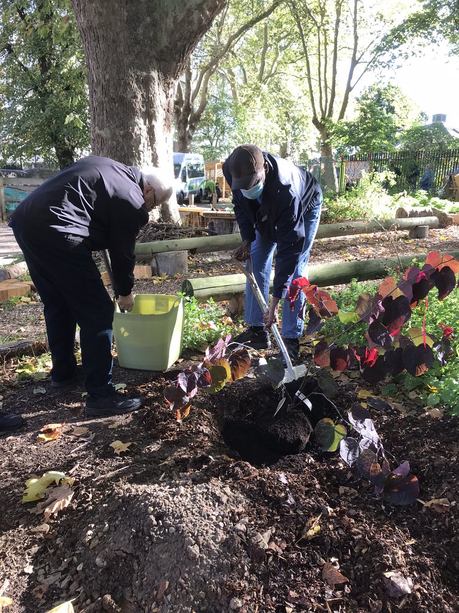 OctopusCN's tweet image. For me, words can’t express the joy of community tree planting in market road ‘wild and green’ garden with Islington Me Time. #mencap #islingtonparks