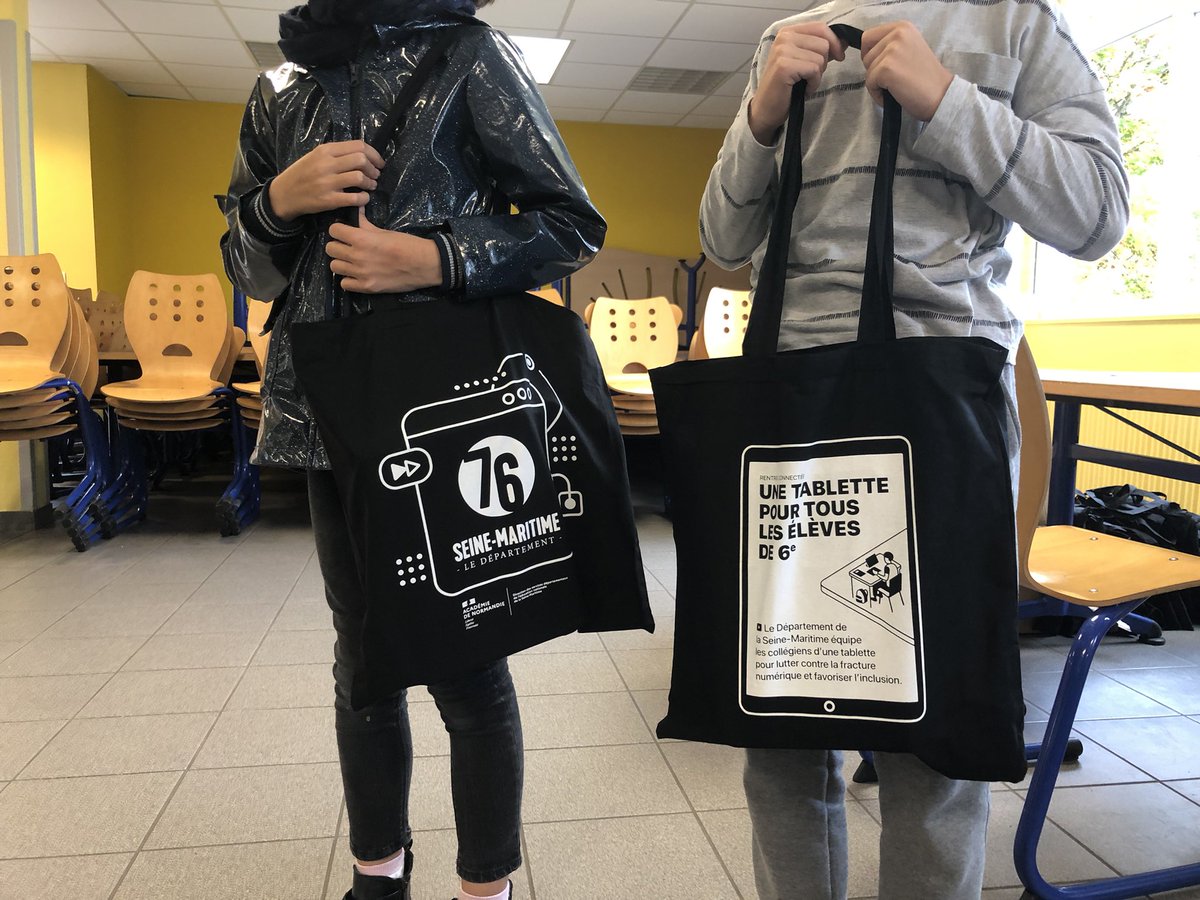 natachaelsa's tweet photo. Aujourd’hui distribution des #tablettes76 aux élèves de 6e du collège Claude Bernard au Grand-Quevilly @seinemaritime @DraneNormandie #UsagesPédagogiques #EgalitéDesChances #FractureNumérique https://t.co/nXsbseCxMf