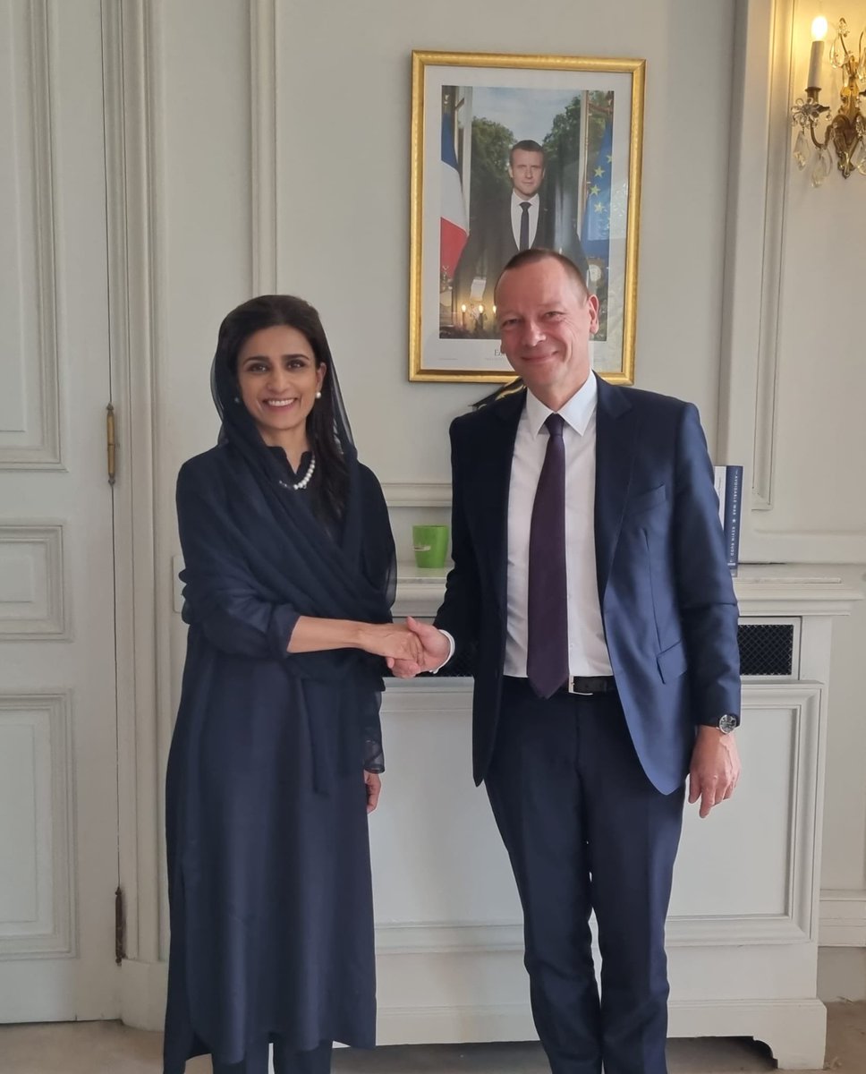 MoS, Ms. @HinaRKhar met Mr. Emmanuel Bonne, Diplomatic Adviser to the French President at Élysée today. Pakistan-France bilateral relations as well as issues of regional and global importance were discussed.