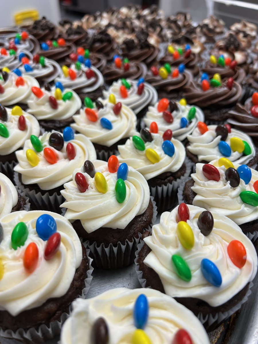 BaylorDines's tweet photo. National Cupcake Day at Memo! Get ‘‘em while you can. https://t.co/WJeQYrhGyr