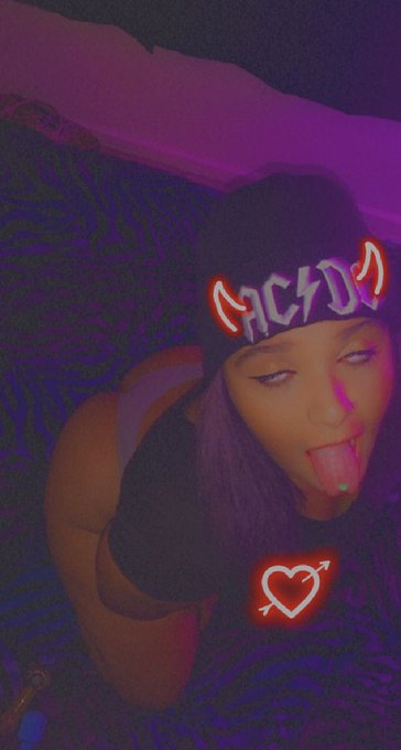 🥵WILD WEDNESDAY🥵  Live photo shoot with trippy_jay and content to follow 🤤   Come watch us get ready<a href="/tag/bigbootycuties"class="tags"><span>#bigbootycuties</span></a>