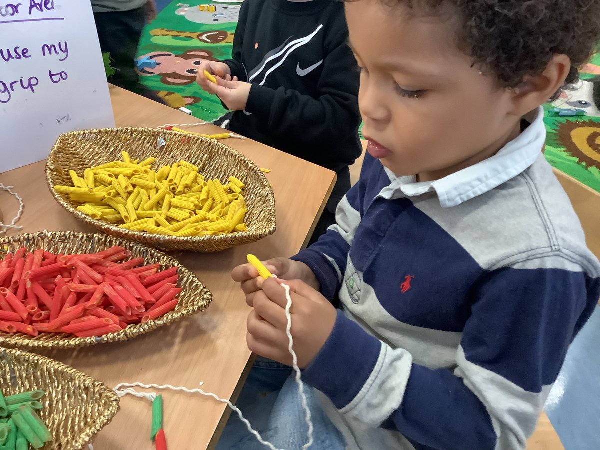 Morningside_ps's tweet photo. #nursery have been making Jamaican necklaces for #blackhistoryweek! We have been reading the stories ‘One Love’ and ‘Every Little Thing’ by Bob Marley during #Blackhistorymonth2022 #eyfs #psed #knowledgeandunderstandingoftheworld https://t.co/5gJzPUJIul