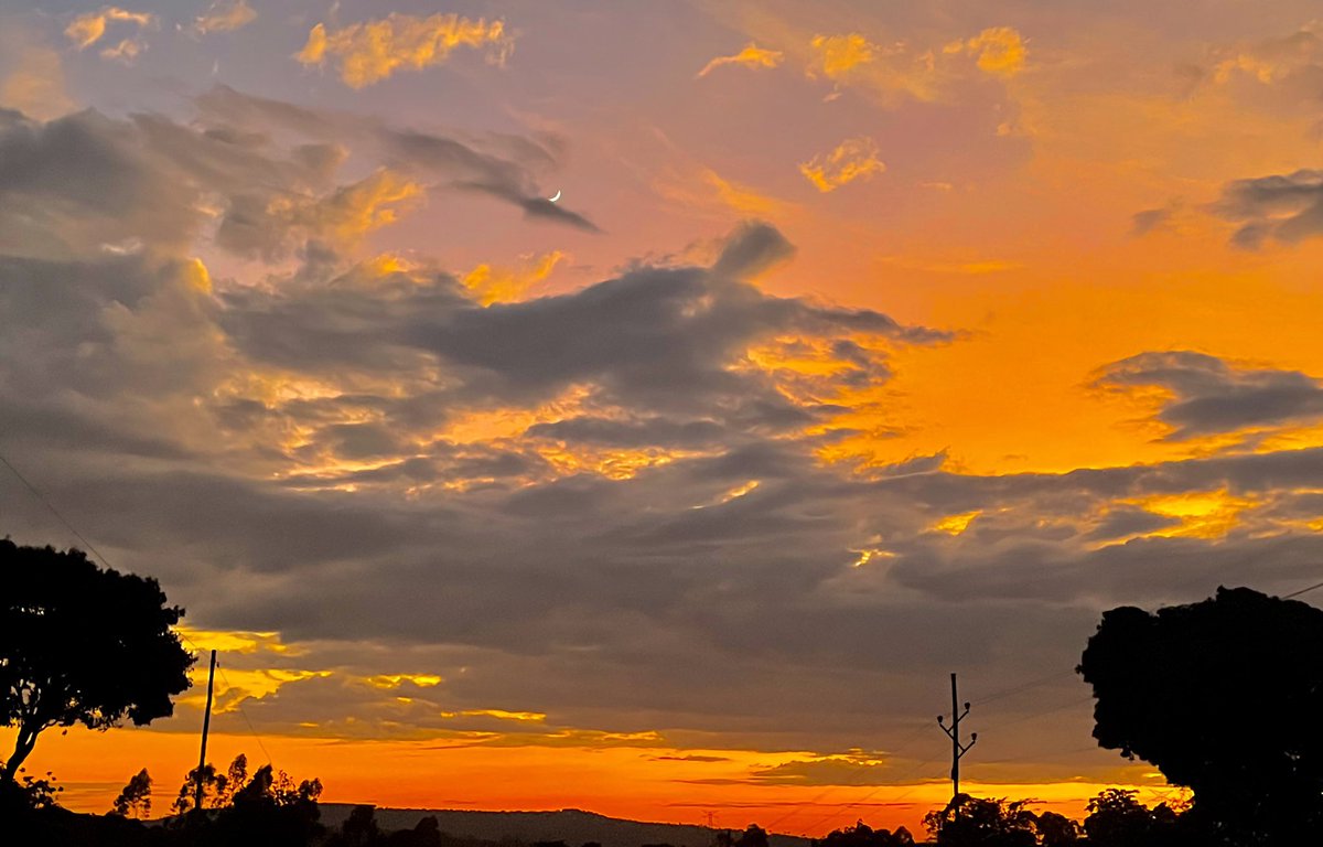 ugandauncovered's tweet photo. Never waste any amount of time doing anything when there is a sundown outside that you should be sitting under. 

Don’t hesitate looking up in the sky for the magical moment at the end of the day. 
#sunset #Ugandauncovered https://t.co/KF0fY4BbfB