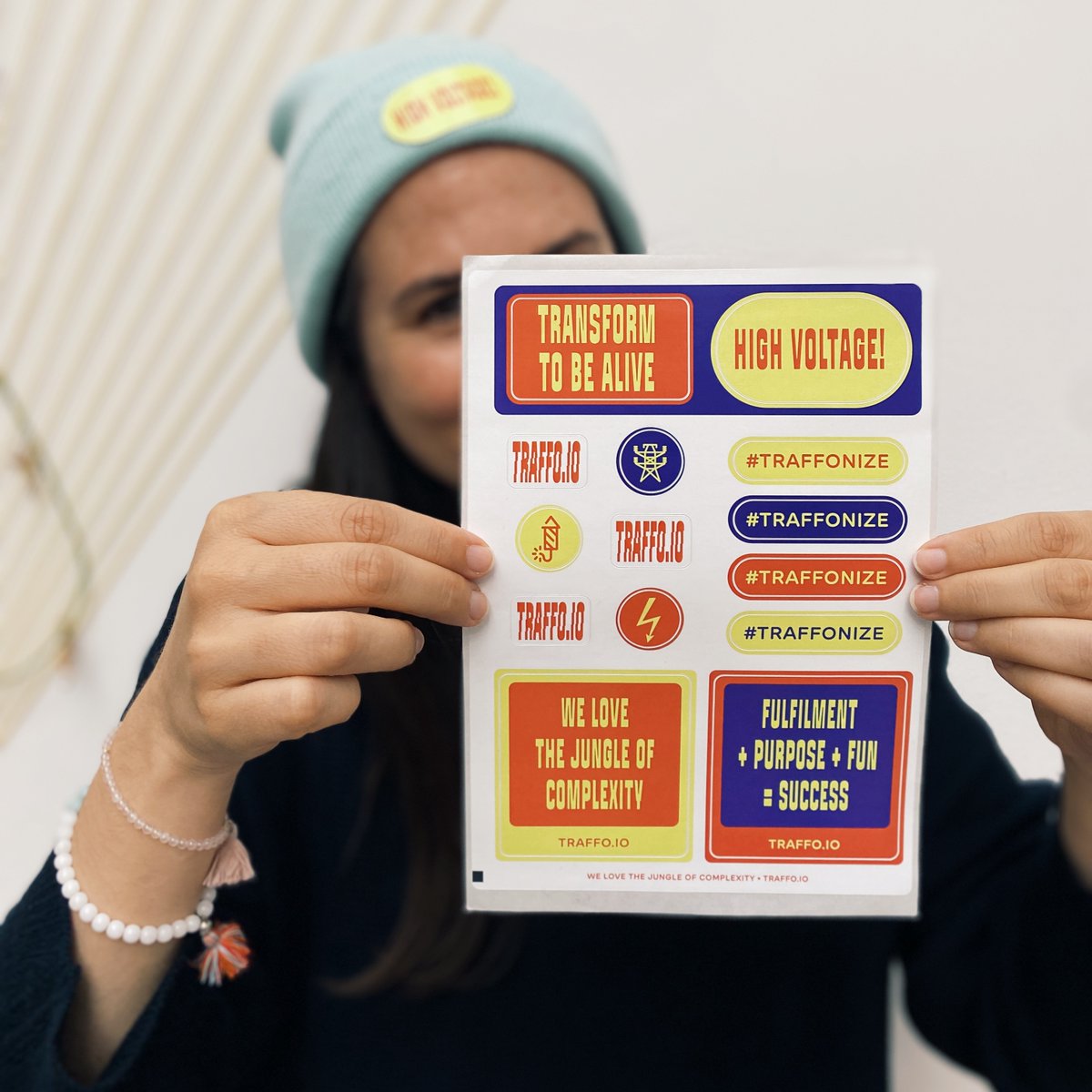 TRAFFOIO's tweet photo. #AchÜbrigens unsere liebe Sarah unterstützt uns nicht nur tatkräftig im Hintergrund, sondern sie ist auch die Traffo-Sticker-Meisterin.
Vielen lieben Dank liebe Sarah für diesen tollen Stickerbogen 🚀❤️
Und natürlich auch den Studio Tillack Knöll fürs tolle Corporate Design 🚀🙌🏻 https://t.co/zvA9nHSxTj