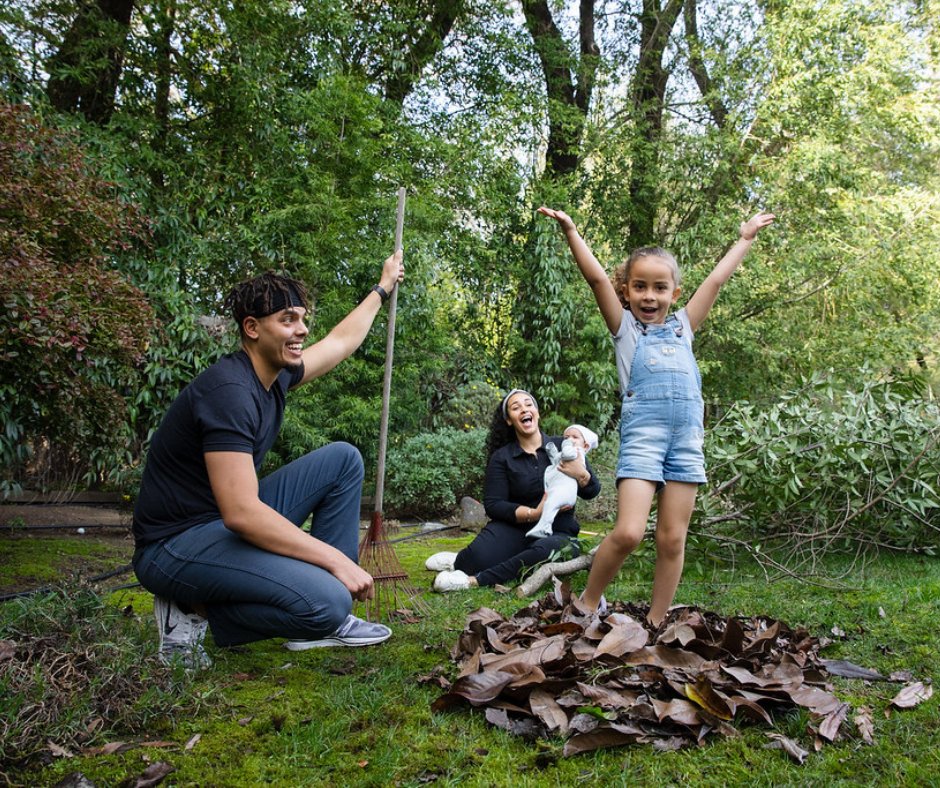 firesafemarin's tweet photo. Do yard work, but make it fabulous  ❤️🌱

Fall yard chores to help reduce your fire risk:

✅ Rake leaves 

✅ Remove dead vegetation 

✅ Cut dead grass 

✅ Remove leaves from under decks, on roofs, and in gutters. 

➡️ What's on your To-Do list? 

#firesafemarin #marincounty https://t.co/uu0Z4KGkfN