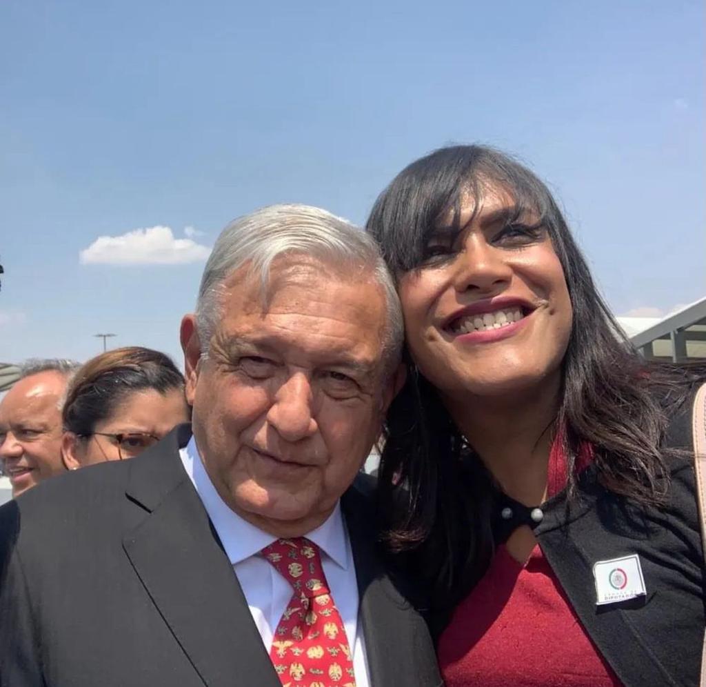 DavidCasBer's tweet photo. @LeonardoCurzio HDTPM evitando la realidad cómo es su costumbre para el lo qué se dice no es NOTA no lo es pero más en fin hay de aquellos qué siguen creyendo qué @lopezobrador_ sigue siendo el mejor pobre idiota sólo vino a lo planeado saquear al país hacerce de bienes y robar lo qué se pueda https://t.co/u7xpVX1ook