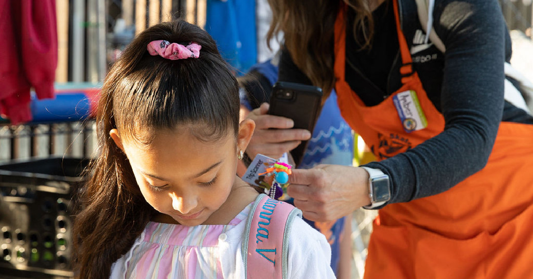 JibeWithUs's tweet photo. Jibe’s Walktober Challenge is on this week! As part of this effort, students are encouraged to join our Walk to School program. Classes with participation rates above 25% will earn a party-in-a-box. Good luck to all our walkers out there! #WalkMoreDriveLess #AvoidTheDropoffLine https://t.co/sZjCLnY54e