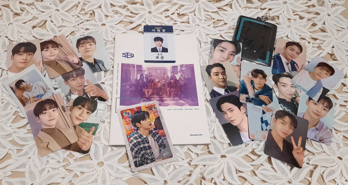 sensational_9's tweet photo. To HK, from Ph.
Thank you @abcd1cart, @midzkonic, @inda_ph & @0228kart
#RowoonPhotocards https://t.co/jnIvmG2Yq7