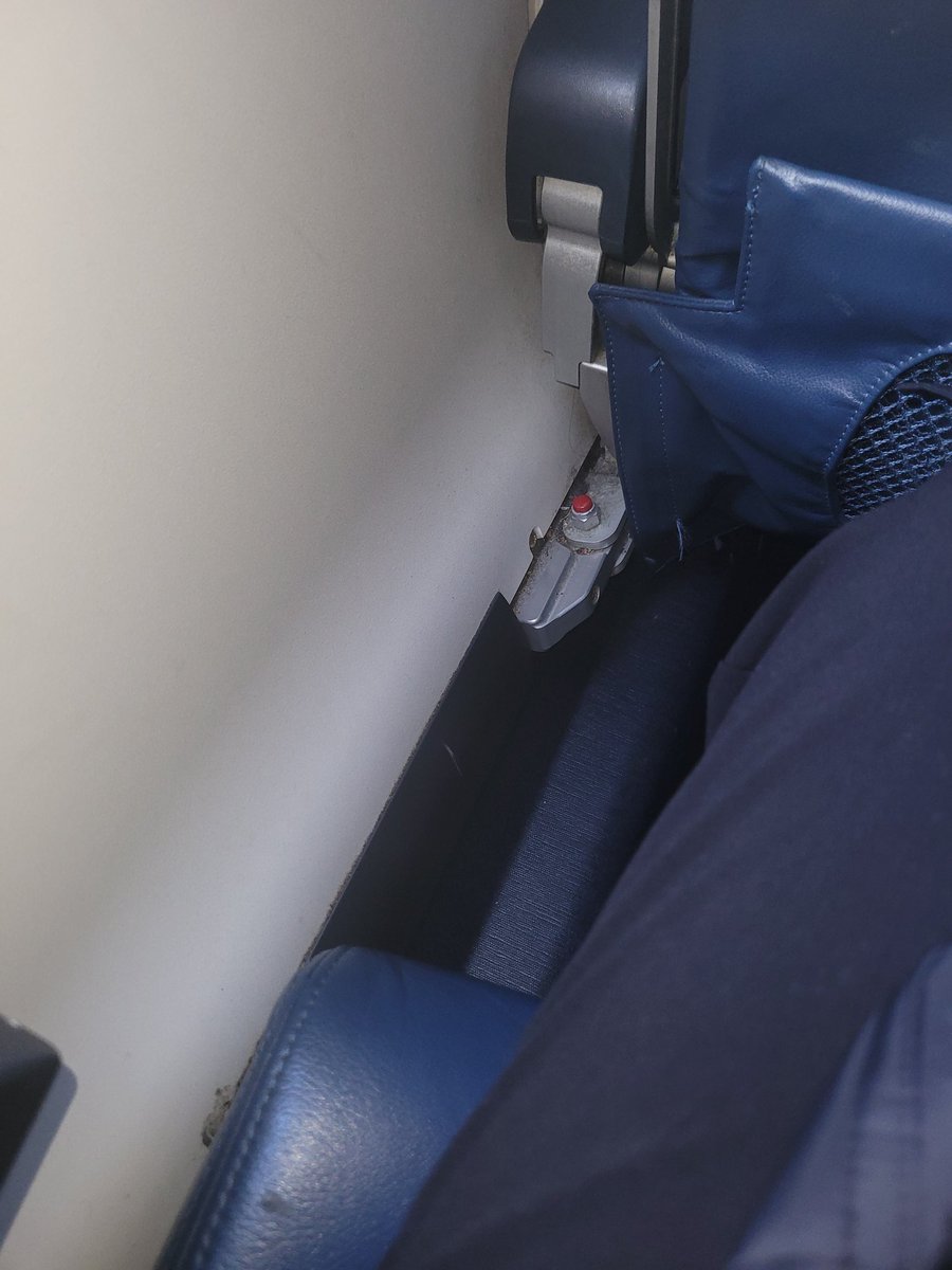 SweetPsMom's tweet photo. @Delta On Friday 10/15 I was on Flight 4676 JFK to Detroit. Check your cleaning service and and cleaning bill. Did you pay your bill? It doesn't look like you are getting the best service. #delta #flight #cleaningservice #newcleaningserviceneeded https://t.co/5SBObioCUS