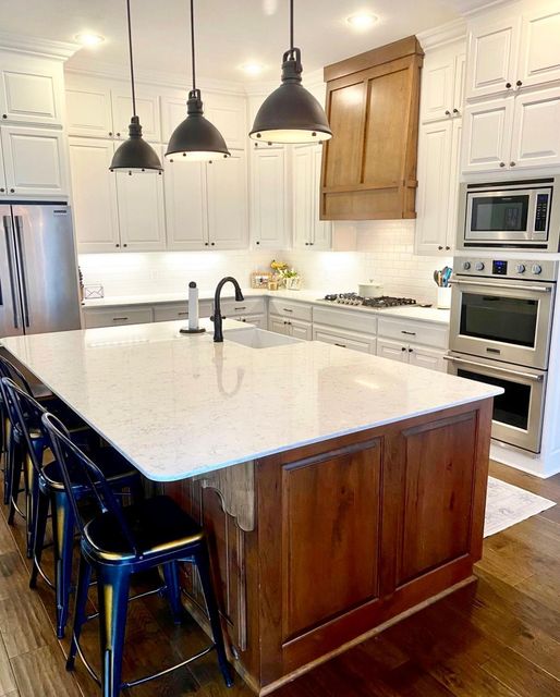 AlphaCounterTop's tweet photo. #WhiteQuartz kitchen we recently installed. @jacoblongingconstruction built this beautiful home in Conway.
π· Jim Hunnicutt Photography
#ConwayBuilder #AlphaCountertops #DoneInADayBeautifulForLife #KitchenGoals #WhiteCabinets #StainedCabinets #ElementsQuartz https://t.co/ldcLQZIMYL