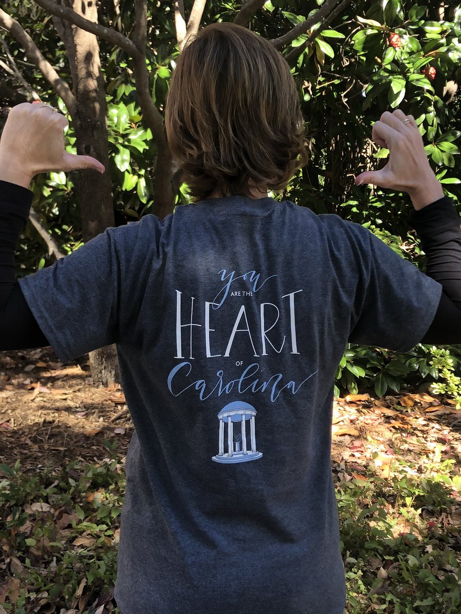 DeirdreGordon's tweet photo. Love thanking our @UNC 
donors! Been amazing to learn over the last six weeks about the generous donors to @UNCpublichealth. Spending time with our students this afternoon expressing our gratitude. #YouAreTheHeartOfCarolina #GiveThanks2022 https://t.co/EHd2XxvksJ