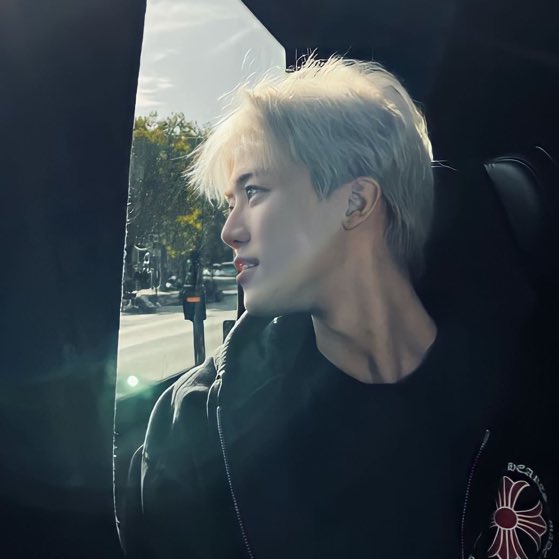 uhmdepresso_'s tweet photo. Let me breathe, look at those jawlines

#JAEMIN             #RYUJIN https://t.co/W01f68bTGT