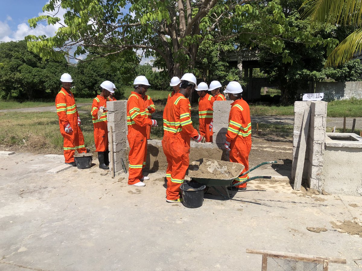 ipjgregorio's tweet photo. Se recorren los diferentes puestos de trabajos del polígono de la familia de la #Construcción. Los estudiantes demuestran sus habilidades prácticas. https://t.co/dKdgZIQRhj