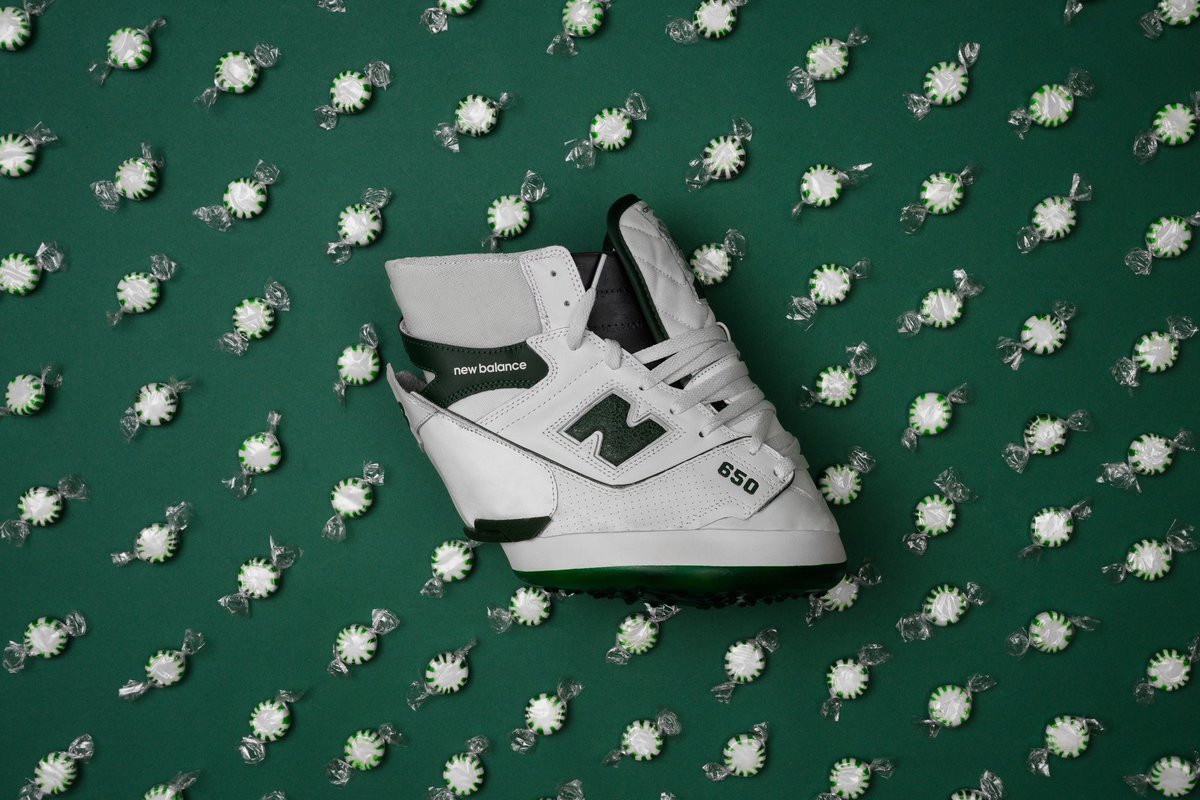 ComplexSneakers's tweet photo. A company called Horse Kicks is really making sneakers for horses 😂🐴 https://t.co/wdrJbvbZqx