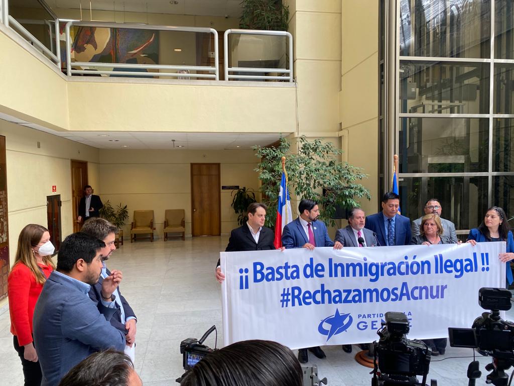 nikitandrea7's tweet photo. #RechazamosAcnur 
@ONUChile @PNUDChile 
Basta de Inmigración ilegal 😠👊🏻
#GrandePDG 
@ChilePDGcl 
@RUBENOYARZOF @GasparRivas @Karenci75407460 @DiputadoArroyo @DiputadosPdg https://t.co/Cphk6OdYB6
