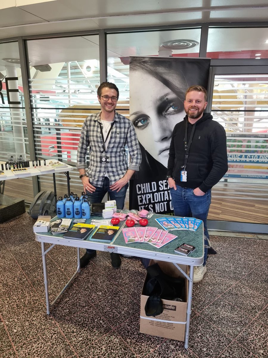 LouiseWatson27's tweet photo. We also had a raising awareness about exploitation event at life leisure at grand central with Aspire social worker, Phoenix police, missing from home team and @StockportHomes ASB team @PhoenixJdiv1 @The_SK_Family https://t.co/oGZr4IMdLj