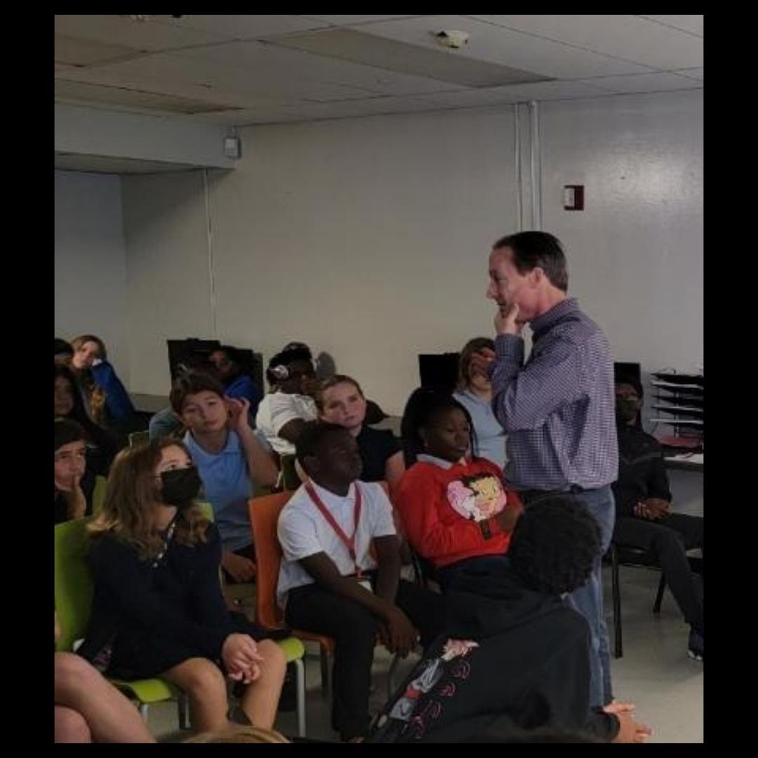 shortcutstv's tweet photo. Had a great time giving a filmmaking lesson with #PompanoBeachMiddle TV/Film students! I look forward to seeing the incredible things they create.
Want a lesson/visit from Short Cuts at your S Fla school? send us a DM
Submit/watch student films: https://t.co/39cNTUHYK7 https://t.co/NDsKYK4hJg