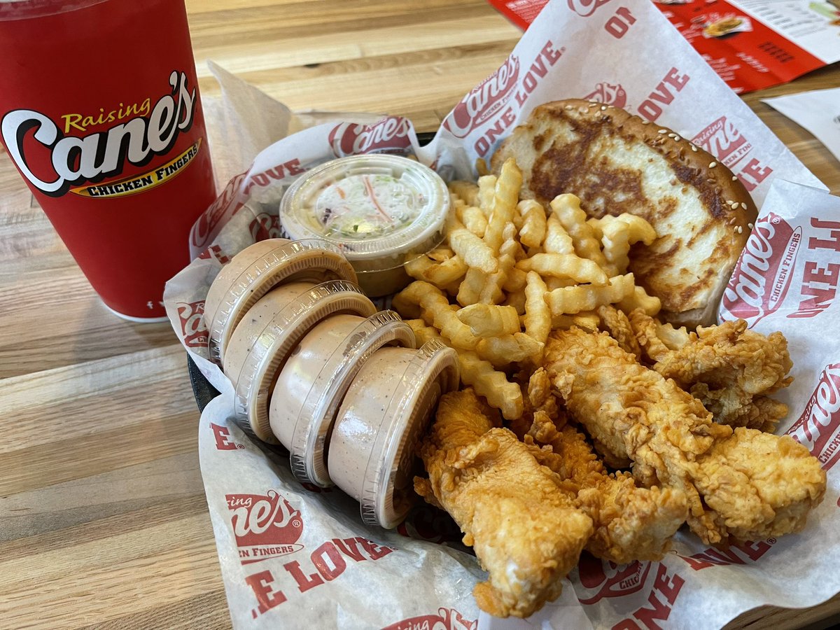 LaurenKummerTV's tweet photo. Made the trek to @raisingcanes from #GrandRaids for its grand opening in #Lansing β€οΈπ
I hadnβt had it in over two years and it was just as delicious as I remember π https://t.co/w1DKAp18sW