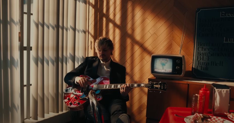 MTV's tweet photo. An absolute *must* for today: watch the brand new music video for "Older" by @5SOS ft. @sierradeaton out now &amp; all day long on MTV Live + MTVU 💥 https://t.co/ssLVjkJokw