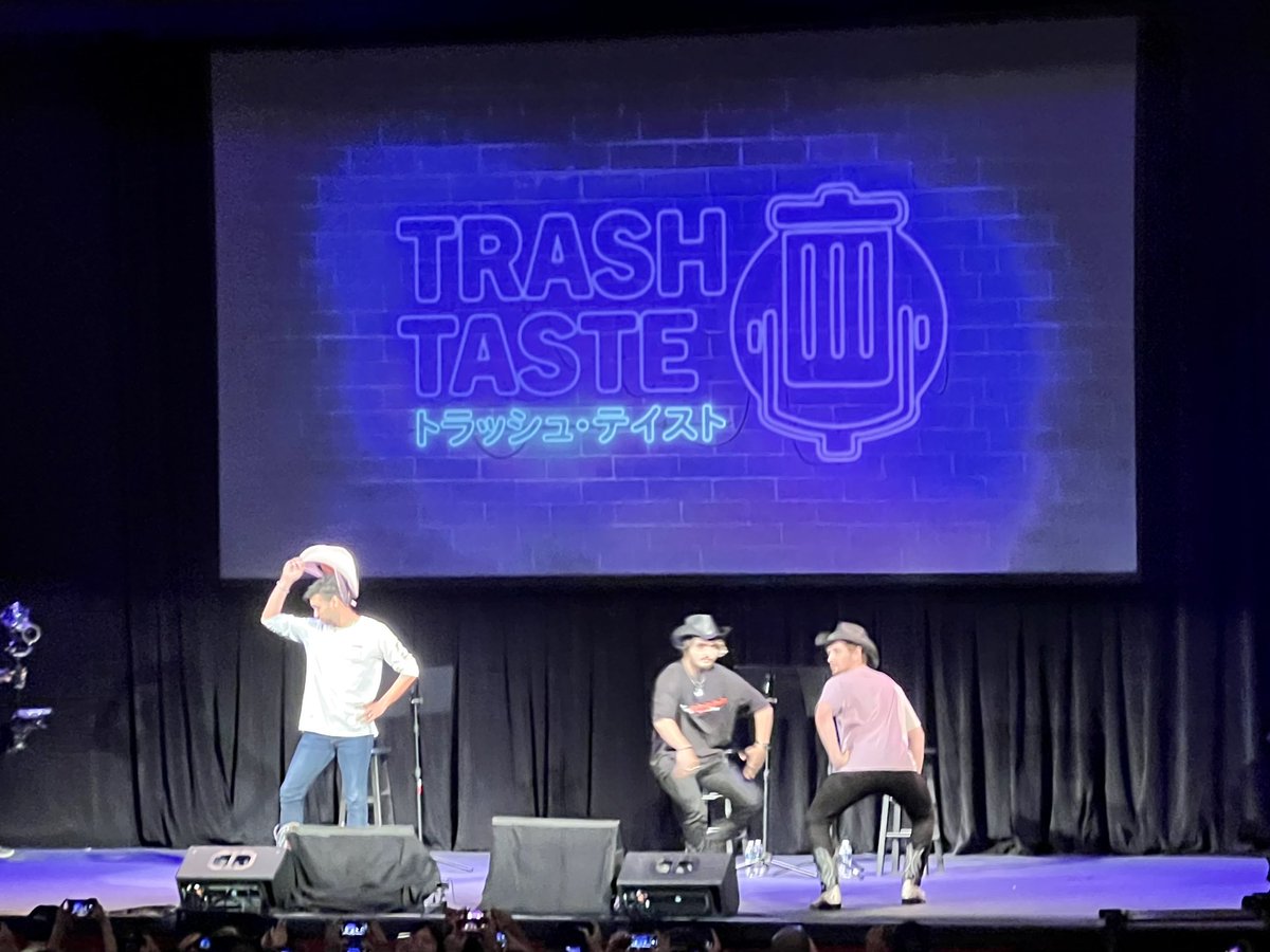 reidf's tweet photo. The #TrashTasteTour was such a good time! I’m glad I got to see the boys with my sister @HarperLE0. I haven’t visited ATX since I moved away. Forging new memories together is a treasure 💜 https://t.co/BV9GriXwdp