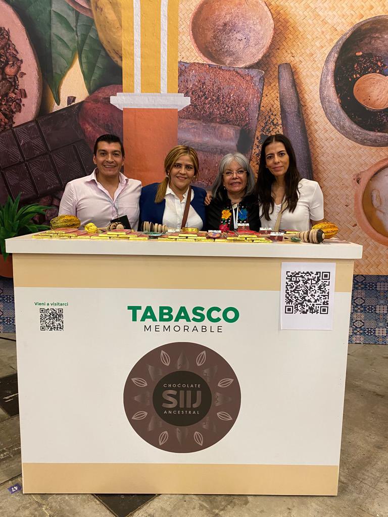 Productores tabasqueños de cacao y chocolate y equipos de trabajo de la #SEDEC y <a href="/Turismo_Tabasco/">Secretaria de Turismo y Desarrollo Económico</a> participan en el evento #Eurochocolate en #Perugia #Italia, este festival es visitando por casi 70 mil personas de dicho país y países extranjeros.