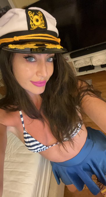 Going online now ❤️❤️ https://t.co/TgnhMUv5BZ<a href="/tag/onmfc"class="tags"><span>#onmfc</span></a>