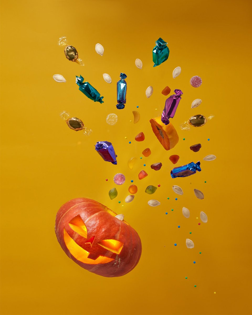 📷 Tangerine Newt on Unsplash

During half term, join <a href="/HemelBID/">HemelHempsteadBID</a> for their FREE Halloween-themed children's show 'The Enchanted Wardrobe', on Tues, 25th Oct from 11:00am - featuring interactive fun, games, bubbling potions &amp; more!

More details 👇
hemelhempsteadbid.com/events-index/h…