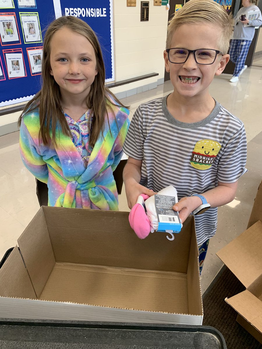 D123Sward's tweet photo. Sward’s Student Council sorting and counting socks 🧦 for their SOCK- TOBER project. 💙 #d123 #swd123 #socksforhomeless #studentcouncil #communityproject https://t.co/T9ZTWJAOIF