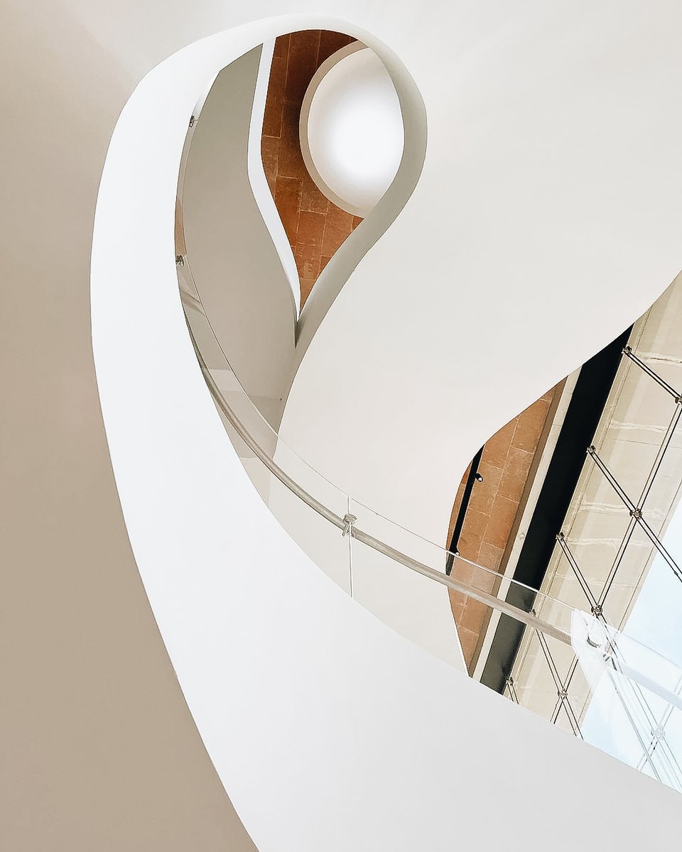CanAxartell's tweet photo. The formidable glass facade and the impressive spiral staircase will take you to where we begin most of our tours.

📸 ashthepash (IG)

1/2 https://t.co/zptoErbrJa