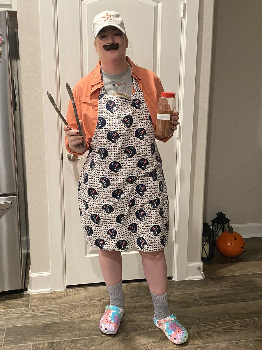MrsTorresCFHS's tweet photo. BBQ Dad vs. Soccer Mom spirit day at school! The Art dept. is ready to get the pit fired up! 🔥 🍖 @Fulshear_HS @CouncilFulshear #hoco #spiritweek #chargerartists https://t.co/vleFdHYe16