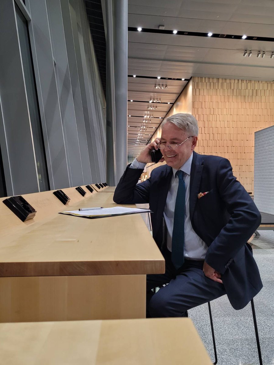 Ett första samtal med Sveriges nya utrikesminister @TobiasBillstrom. Mina varmaste gratulationer till din utnämning! En god inledande diskussion om viktiga ämnen som förenar våra länder. Jag välkomnade honom till Helsingfors ännu den här veckan.