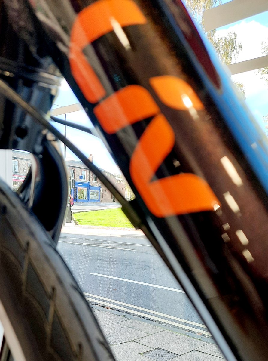 Eye spy 👀
Just a stones throw away! 
Not everybody knows.....
Liv Cycling is the women's specific sister company to Giant Bicycles. 
Liv designs its bikes from the ground up with different geometry for female rider.❤️

#livcommitted #livcyclinguk #womenincycling #giantstoreyork